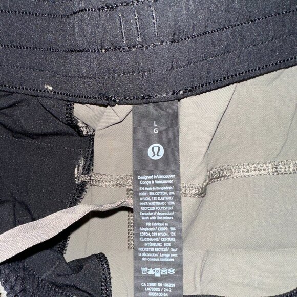 Lululemon Mens shorts in size Large in 9.5/10 condition - Picture 3 of 5